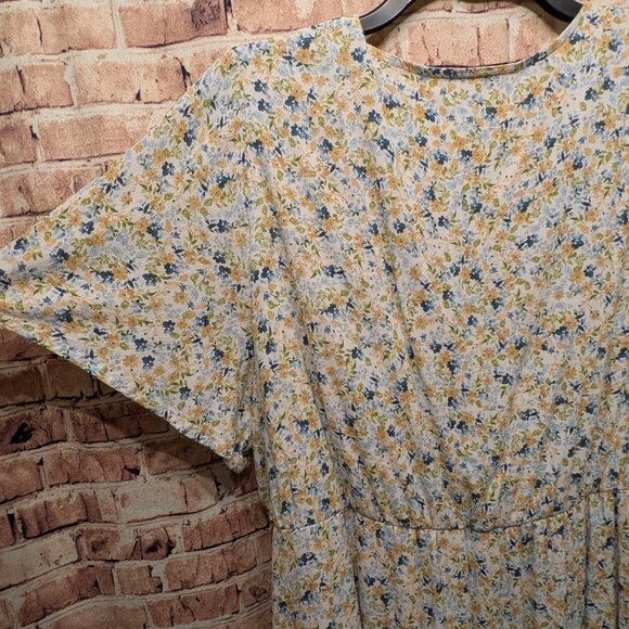 Torrid Floral Wrap Dress with Ruffle Hem Torrid Size 4 (26 or 4X) - Picture 9 of 13